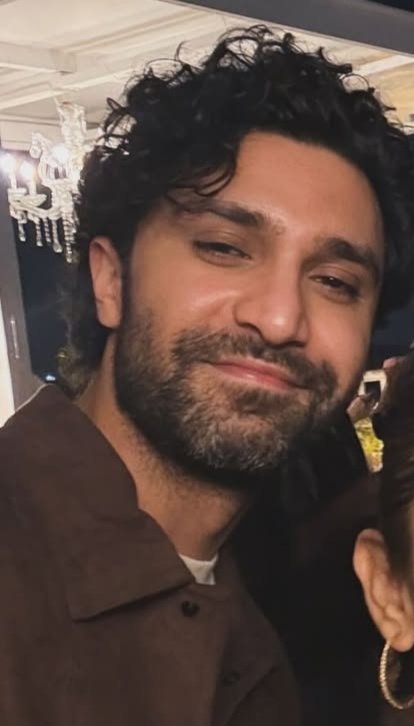 moon_lysh's tweet photo. the hair, the sleepy eyes 🥹🤏🏻 how can someone be so handsome and adorable at the same time 😭
#ahadrazamir https://t.co/wl0NIX3eoT