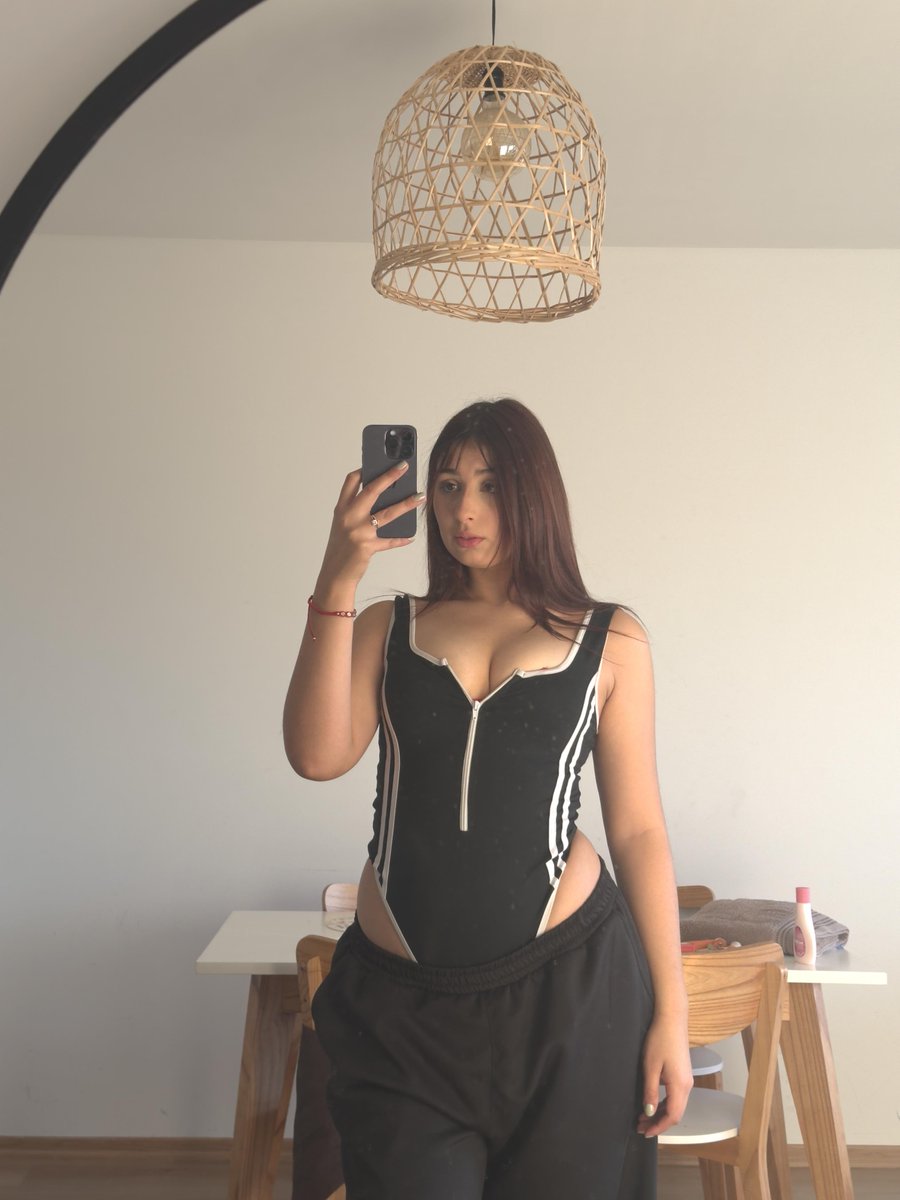 Chloe 💖 tweet media