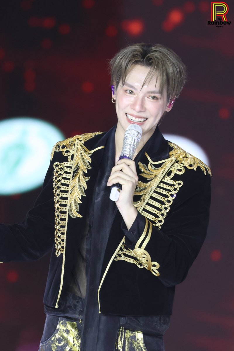 ไปให้สุดกับ "#diamondnrk_ - #Geler_k - #PentorJrp" ในงาน "Amazing Thailand Countdown 2026 at ICONSIAM" 🎇✨

LAZ1 COUNTDOWN ICONSIAM  
#LAZ1xICONSIAM #LAZ1
#CountdownatICONSIAM
#AmazingThailandCountdown2026