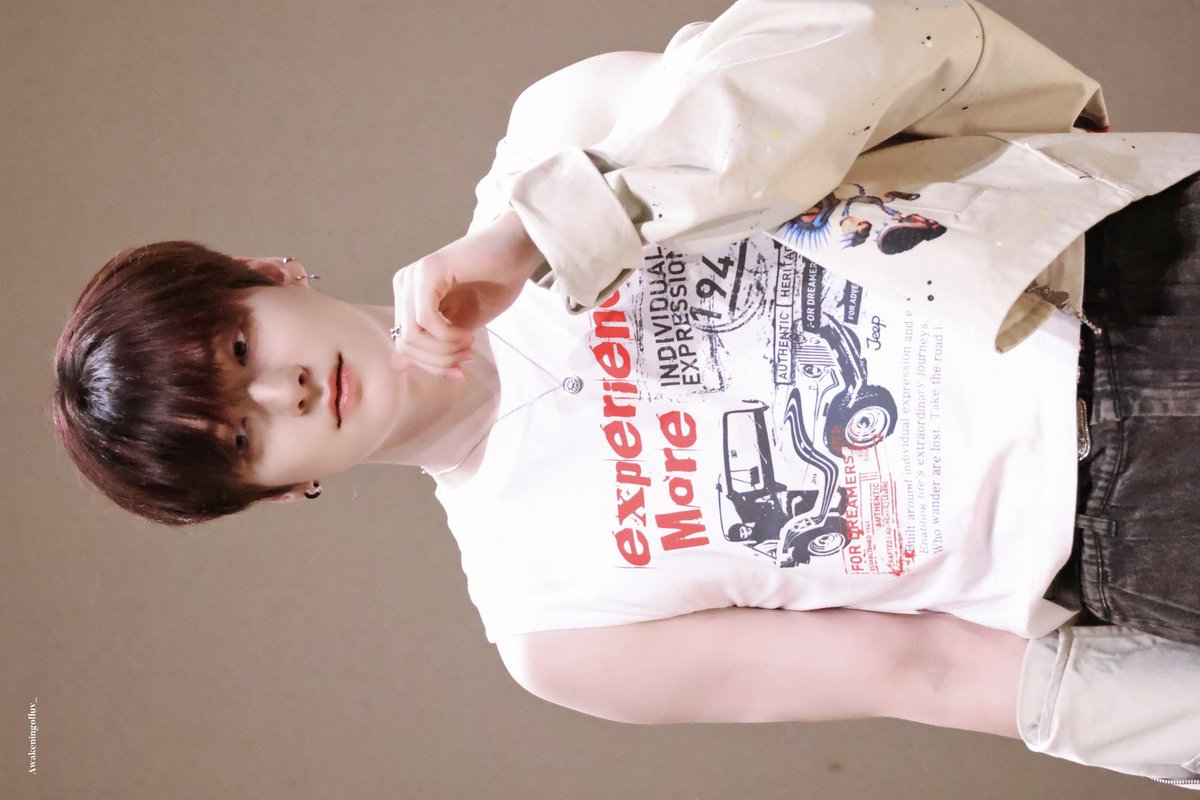 っ⩊＜ tweet media