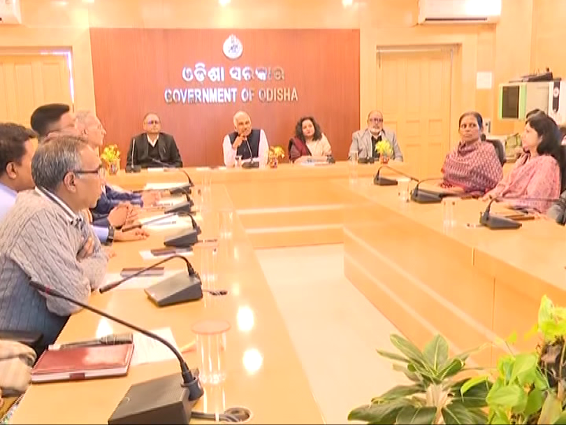 otvkhabar's tweet photo. #CSଙ୍କ_ଶେଷ_ସଚିବସ୍ତରୀୟ_ବୈଠକ
-ମୁଖ୍ୟ ଶାସନ ସଚିବ ମନୋଜ ଆହୁଜାଙ୍କ ଶେଷ ସଚିବସ୍ତରୀୟ ବୈଠକ
-ଆଜି ସରୁଛି ମୁଖ୍ୟ ଶାସନ ସଚିବ ମନୋଜ ଆହୁଜାଙ୍କ କାର୍ଯ୍ୟକାଳ
-୨୦୨୪ ଜୁଲାଇରୁ ମୁଖ୍ୟ ଶାସନ ସଚିବ ଦାୟିତ୍ଵରେ ରହିଛନ୍ତି
#ManojAhujaLastMeeting #EndOfTenureManojAhuja #CSFarewell #ManojAhujaRetires #ChiefSecretaryOdisha #OTV