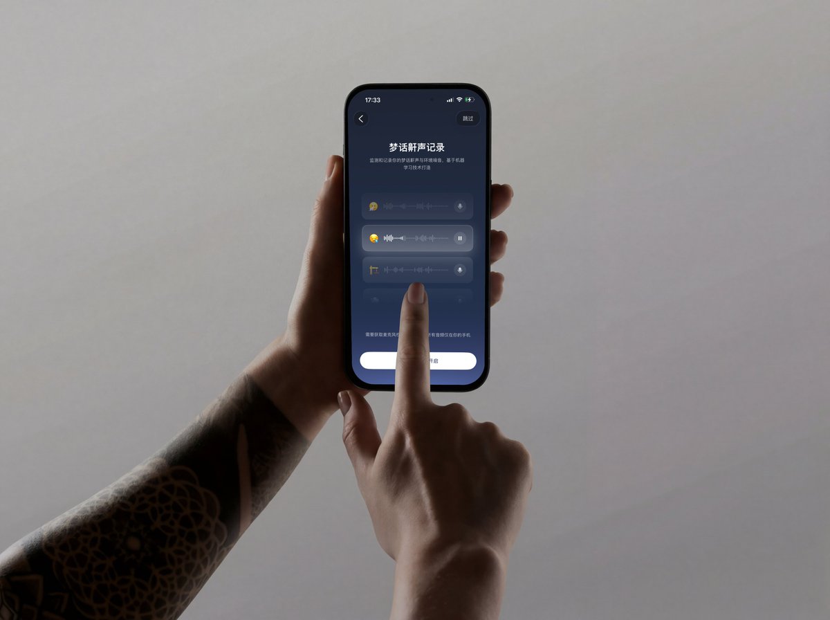 一个非常简单的工具，上传你的app截图，选择一个样机，然后得到一个像图上质量的推广图，临近内测，有兴趣的朋友留言。（ui截图用的朋友开发的新产品）