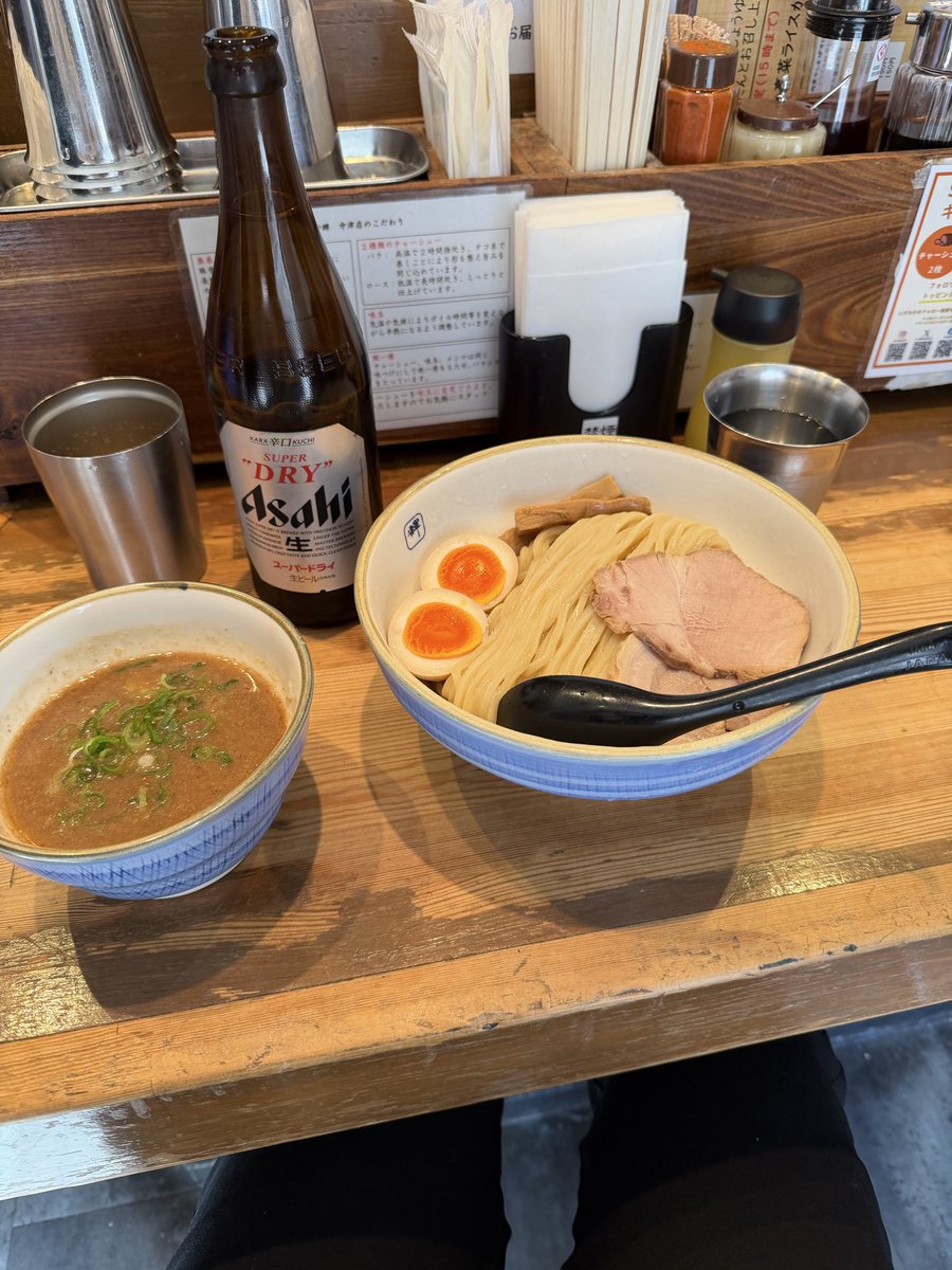 Game8111986's tweet photo. 今年の年末も大阪で過ごしてめっちゃ楽しかった！また来年きますわ🥹最後パーちゃんタボちゃんでパチンコ行って負けた🥹また来ますわ👍 https://t.co/NRYe0yasiv