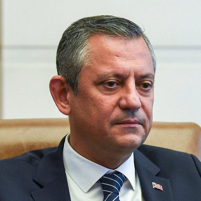 Özgür Özel:

“2026’dan tek dileğim erken seçim.”