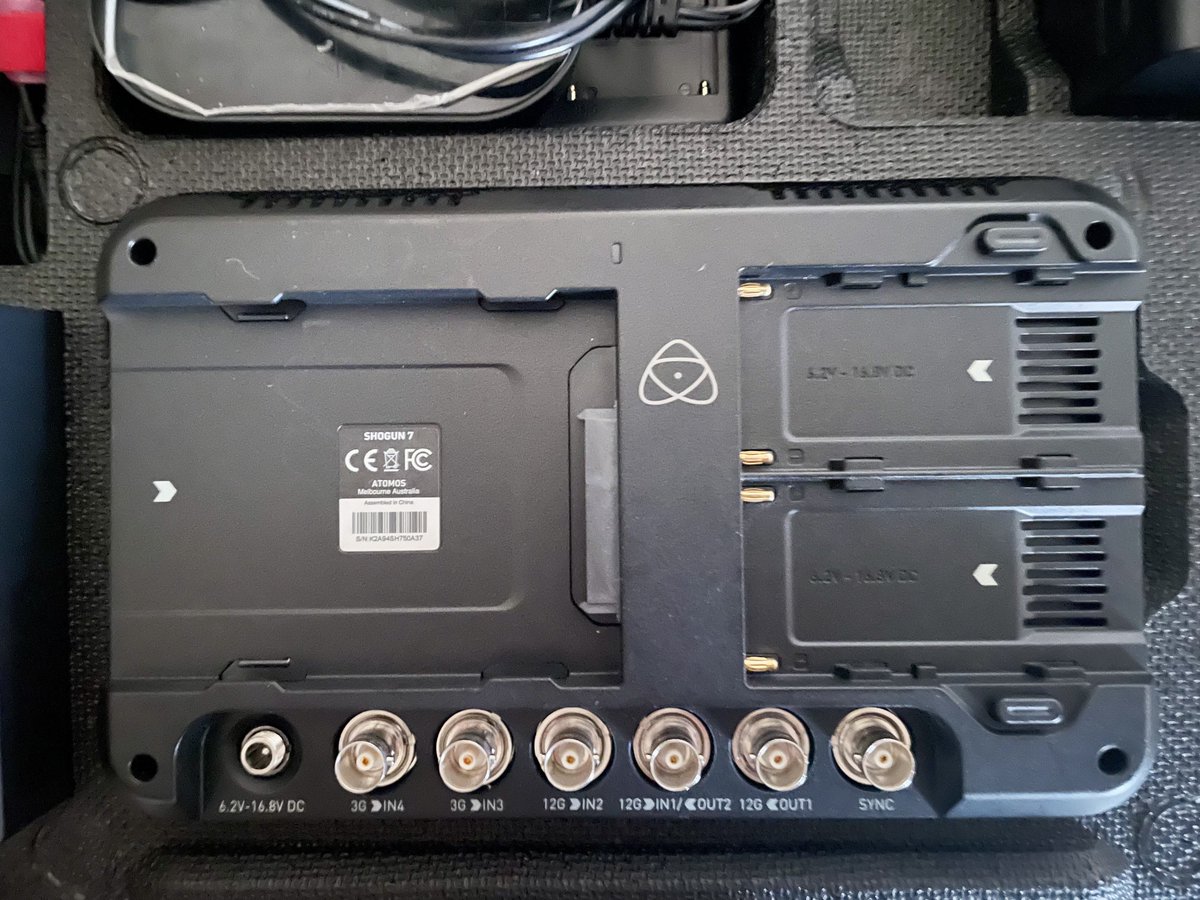 年末だけどATOMOS SHOGUNを衝動買いしました
一見モニターですが4KでProRes RAW収録ができるしHDなら4つのSDI入力を収録できる優れもの
今年はお手伝いとしての制作は複数したものの自分が演出してのPVは作りませんでした
来年は1本くらい作りたいと思います
良いお年をお迎えください