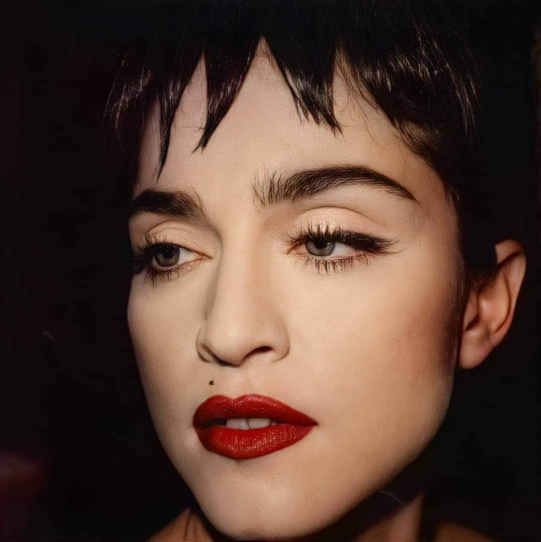 Madonna on the set of an Herb Ritts photoshoot at the Warner Grand Theatre in San Pedro, California, December 1989. ✨
#Madonna #HerbRitts