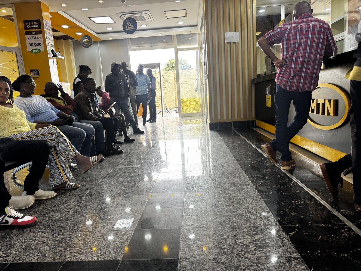 JosephRyarasa's tweet image. As i was listening to the citizens on TV via the @rbarwanda  complaining about service delivery as you can see in the clip below . I had to think twice how we are as society! We often complain about poor service delivery, but we sometimes forget a difficult truth: society gives…