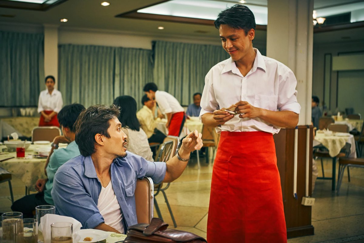 เด็กเสิร์ฟต้องหล่อขนาดนี้เลยหรอ