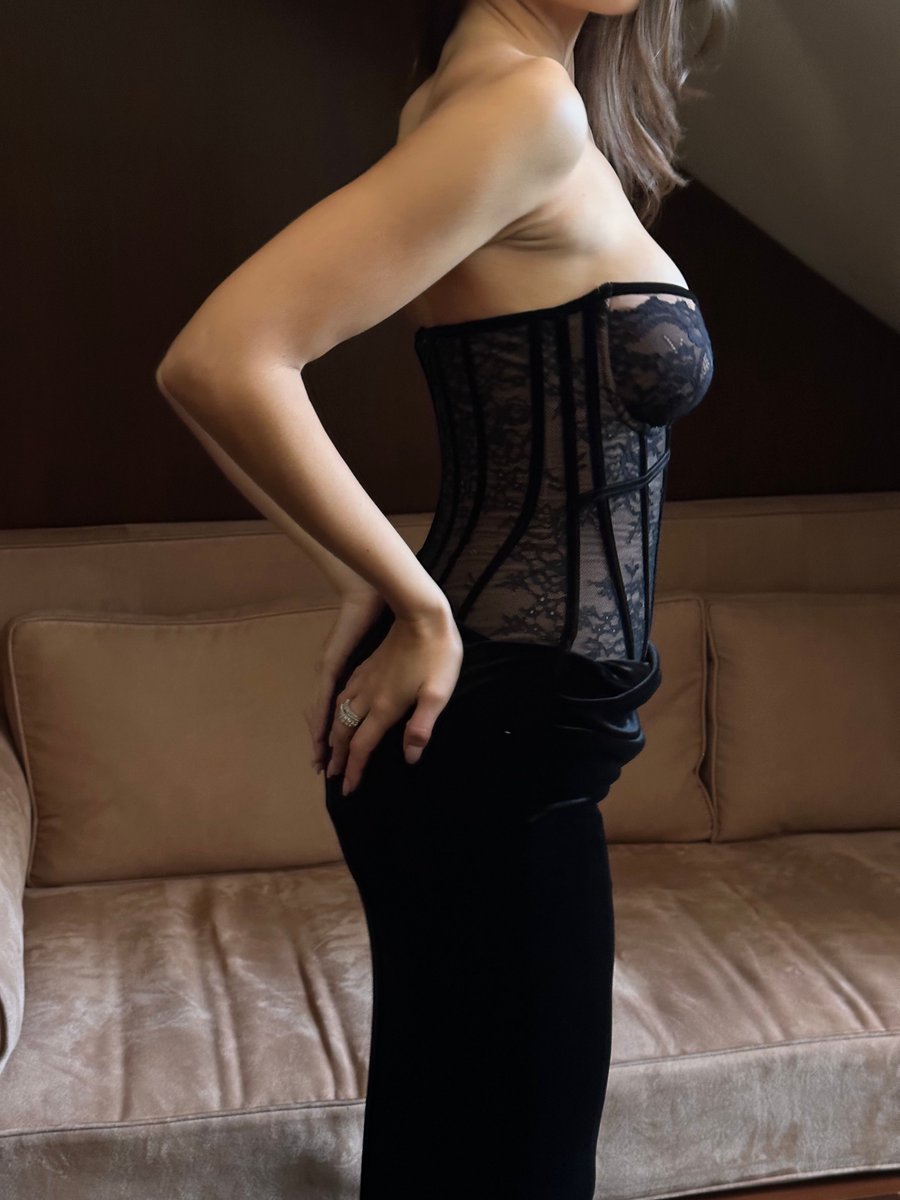 HouseOfCB's tweet image. Walking into the New year with a HOCB dress on