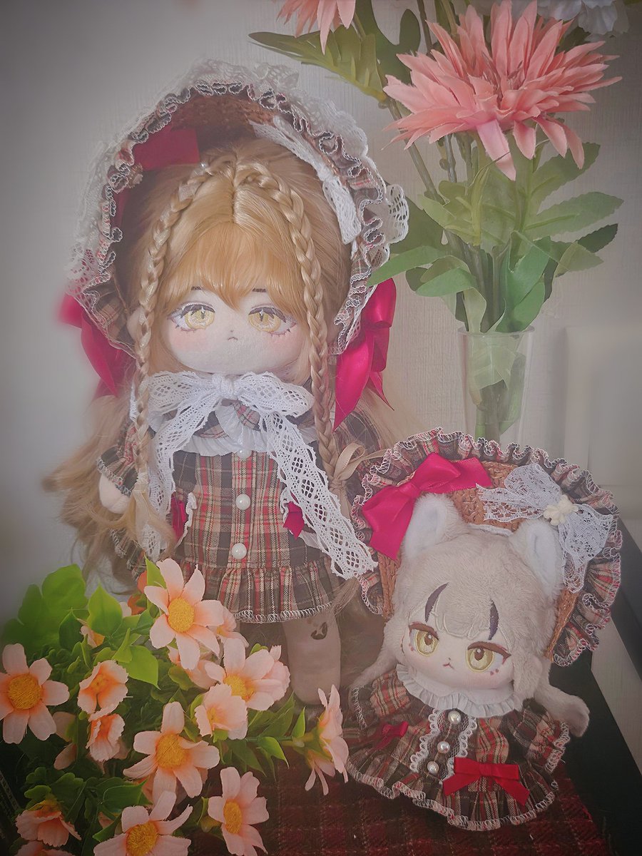 #페리도트_후기
정들어서 몇 년째 소장하고 있는 엔틱슈슈... 한번쯤은 10깅이랑 세트로 찍어봐야지 했는데 후기 찍는다고 이제야 찍네요 ㅠㅠ 특유의 피크닉풍이 좋아서 지금까지도 너무나 아끼는 옷장이에요...