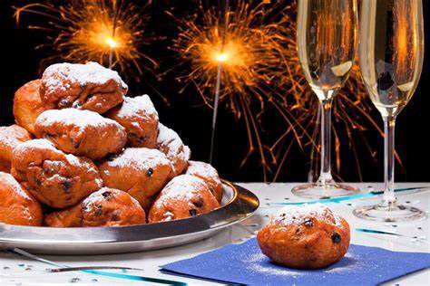 Falcon Radio wenst U Allen, een goed uiteinde toe, wees voorzichtig met vuurwerk! En op naar een hopelijk Beter en Eerlijker 2026 ! Een goede Gezondheid , veel Luisterplezier en dat Waarheid en Gerechtigheid mogen Zegevieren. Amen.