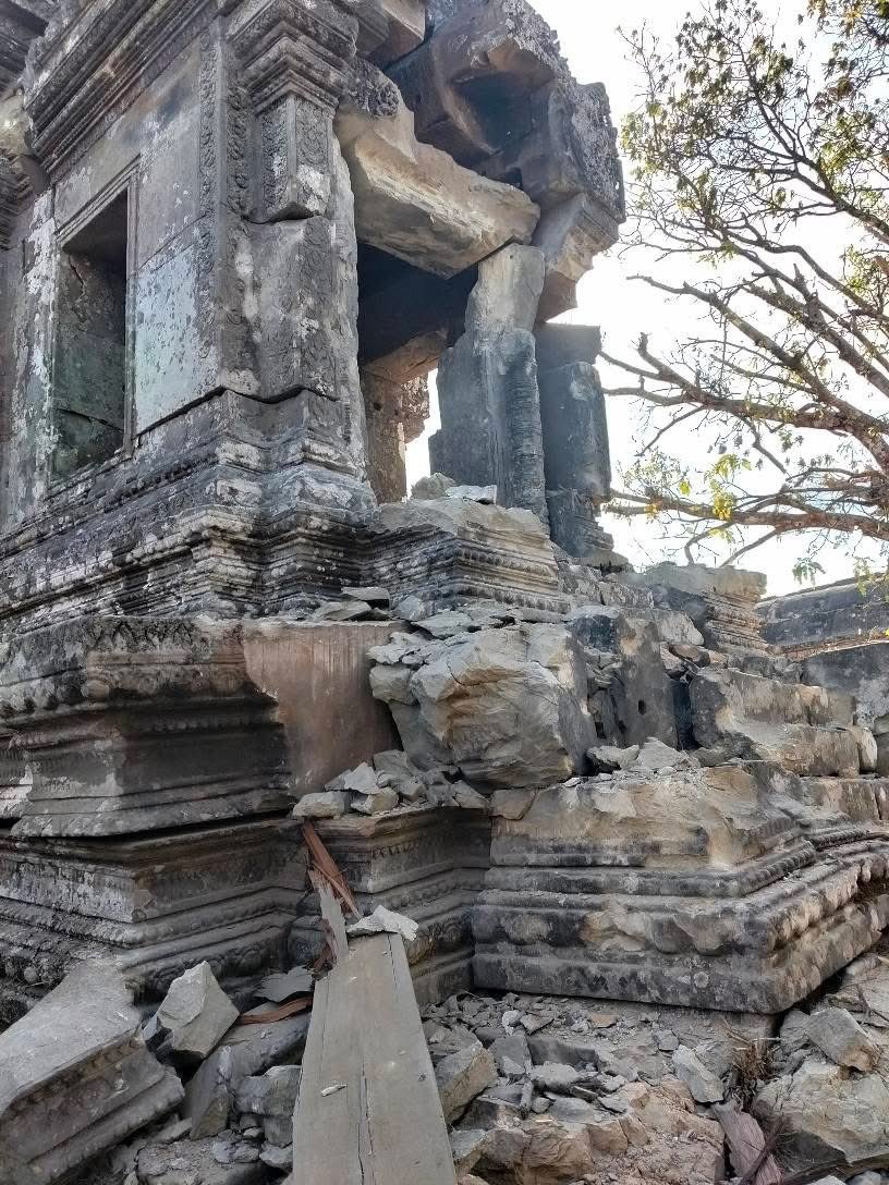 noansereiboth's tweet photo. Rubble and destruction mark Preah Vihear Temple after brutal border clashes. https://t.co/kYex64JDR0