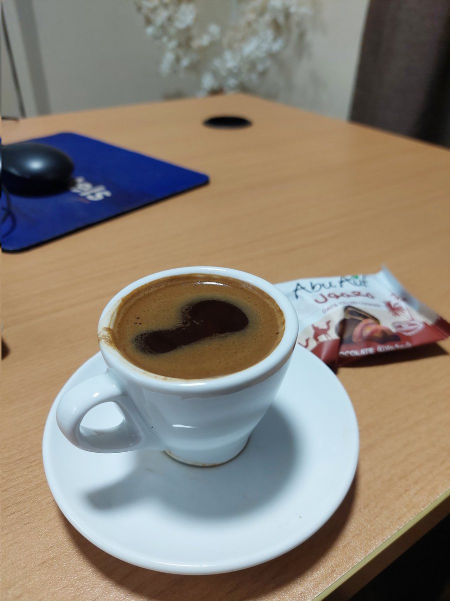 قهوة اخر يوم بس مرهقة شوية ...حاسة بينا😂😂