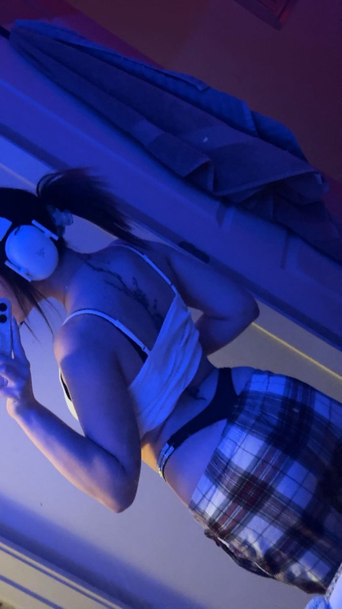 blossombeams's tweet image. Last day of 2025🦋