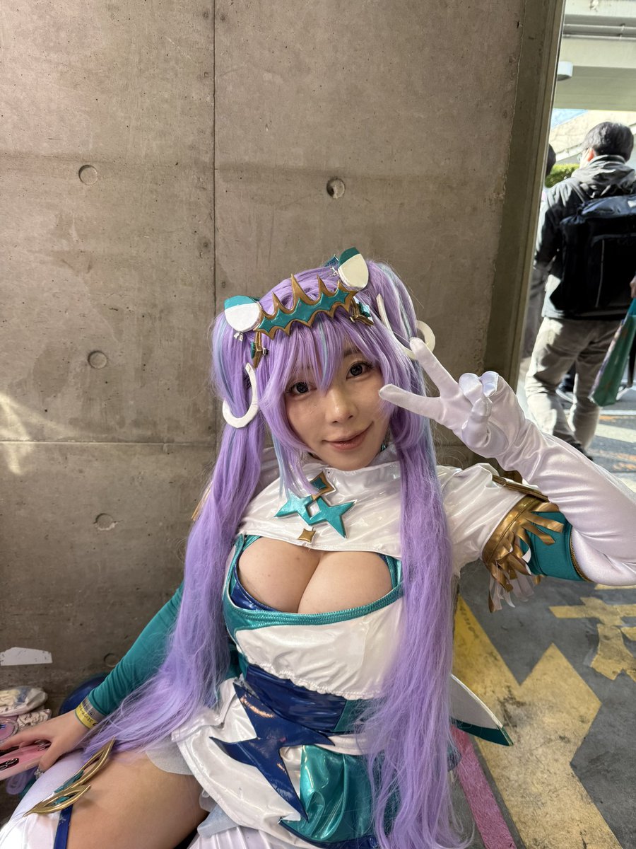 Got to meet <a href="/nmc008es/">小町ねね</a> <a href="/mumutamumu/">無無田</a> this Comiket! #C107 

お疲れ様で 💜