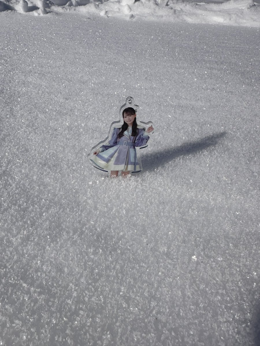 雪だよ 
微笑む君にもう 
ずっと ずっと釘付けなんだから 
君の全て 僕に預けてみて 
優しさで包むよ 
僕の腕の中 
幸せそうな瞳で笑ってて

#鈴木瞳美