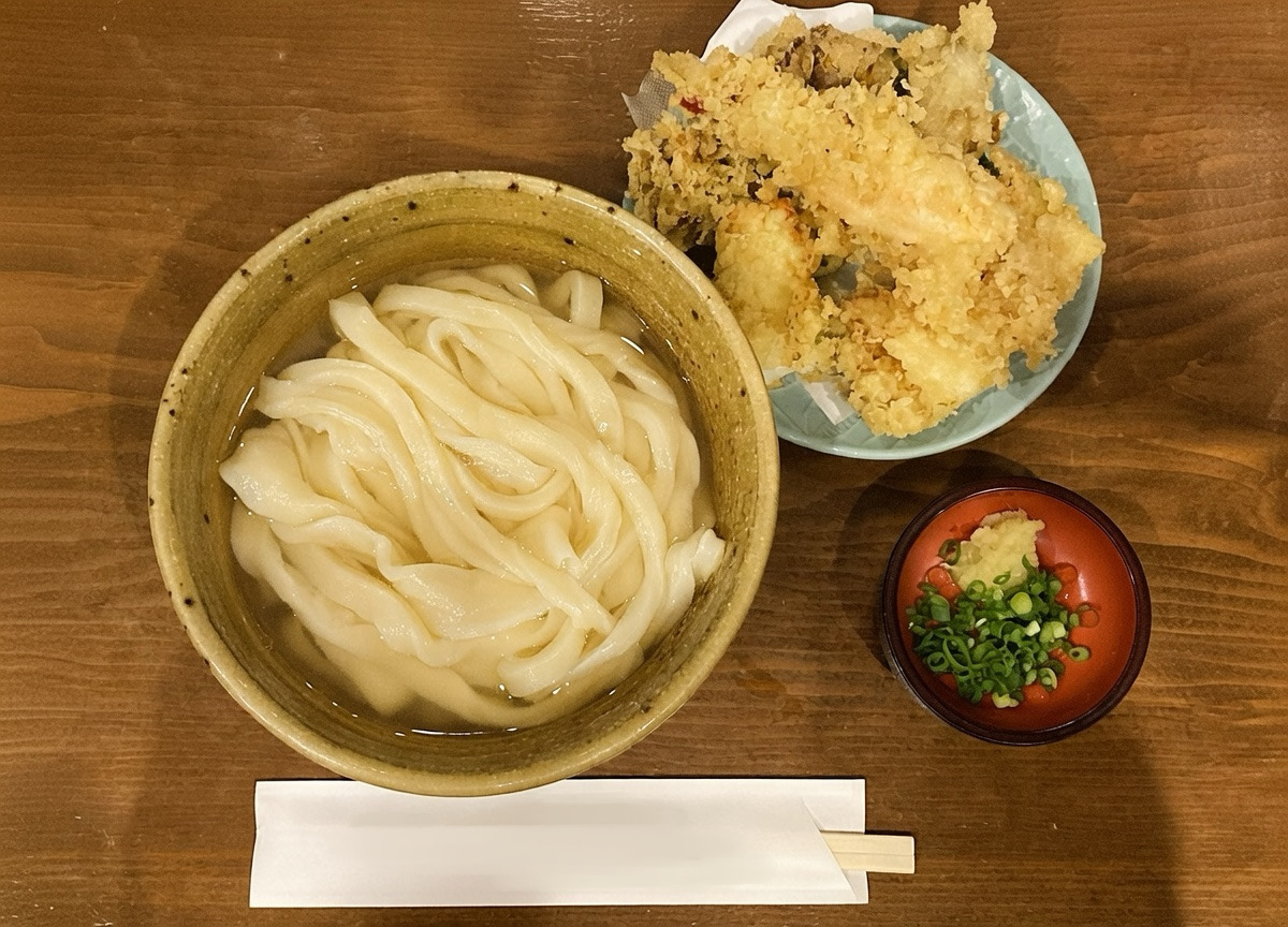 ash0_FF7FS's tweet photo. 昨日はしのぶれどうにねんちゃんとうどん〆で終わらず🤭パフェとコーヒー🫶至福
本日はアフタヌーンティールームでニューイヤープレートを味わい、みはしの白玉あんみつと舟和のあんこ玉&amp;芋ようかんをお土産に買いました
今から映画ニューイヤーズ・イブを観る！

みなさま良いお年をお迎えください✨ https://t.co/PT4DiSWrVv