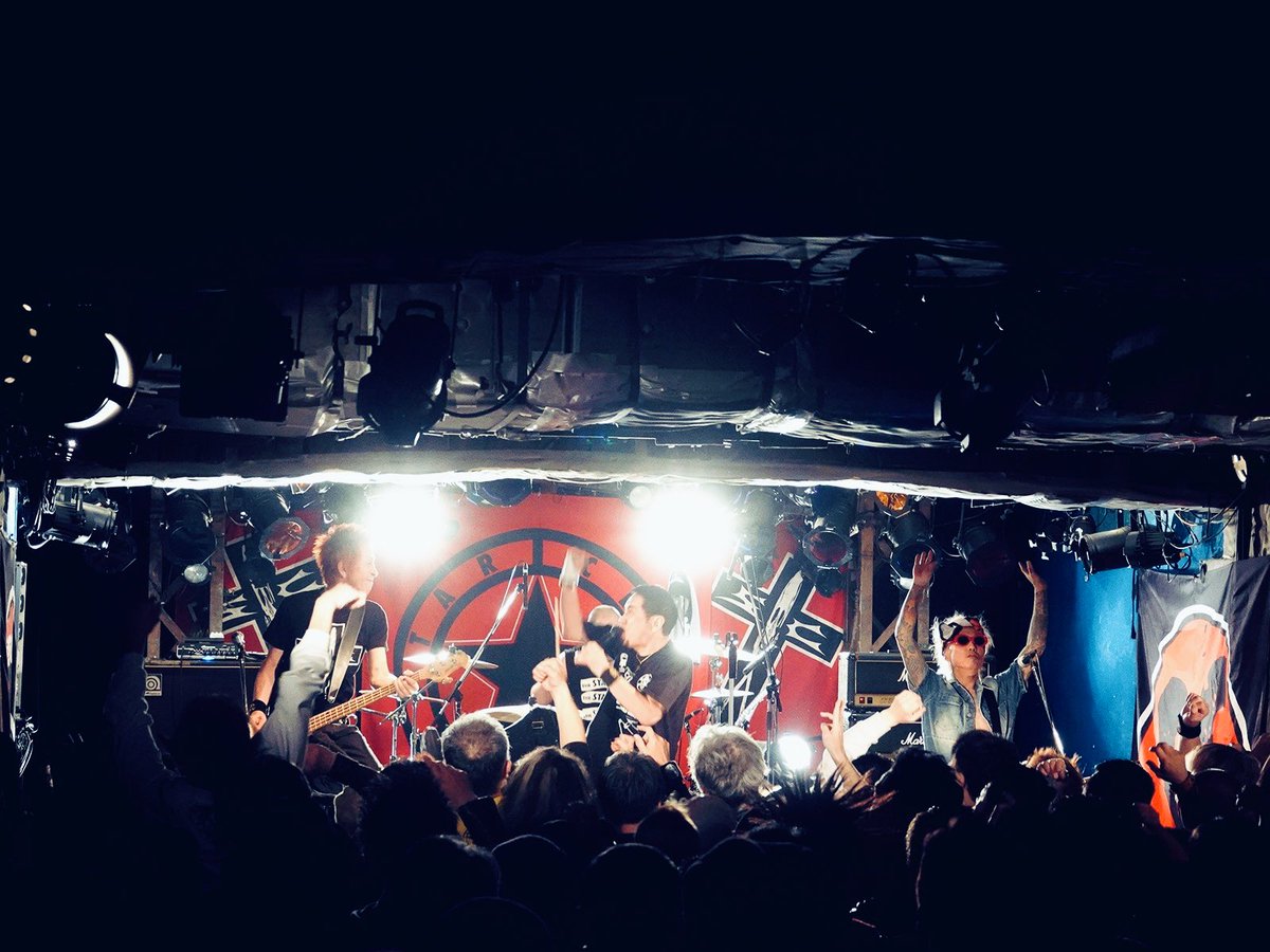 thestarclub's tweet image. YEAR FINAL 2025 新宿LOFT
集まってくれた皆んなありがとう
俺達は今年も色々あった
それでもこの日を迎えられた事に感謝
そして各地皆んなに出会えた事に感謝
また来年も宜しく
良い年を迎えてください

-All the world is yours-
THE STAR CLUB