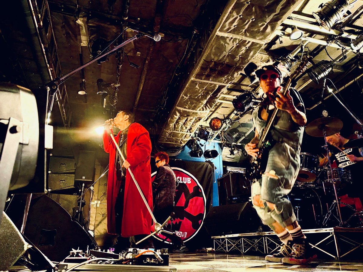 thestarclub's tweet image. YEAR FINAL 2025 新宿LOFT
集まってくれた皆んなありがとう
俺達は今年も色々あった
それでもこの日を迎えられた事に感謝
そして各地皆んなに出会えた事に感謝
また来年も宜しく
良い年を迎えてください

-All the world is yours-
THE STAR CLUB