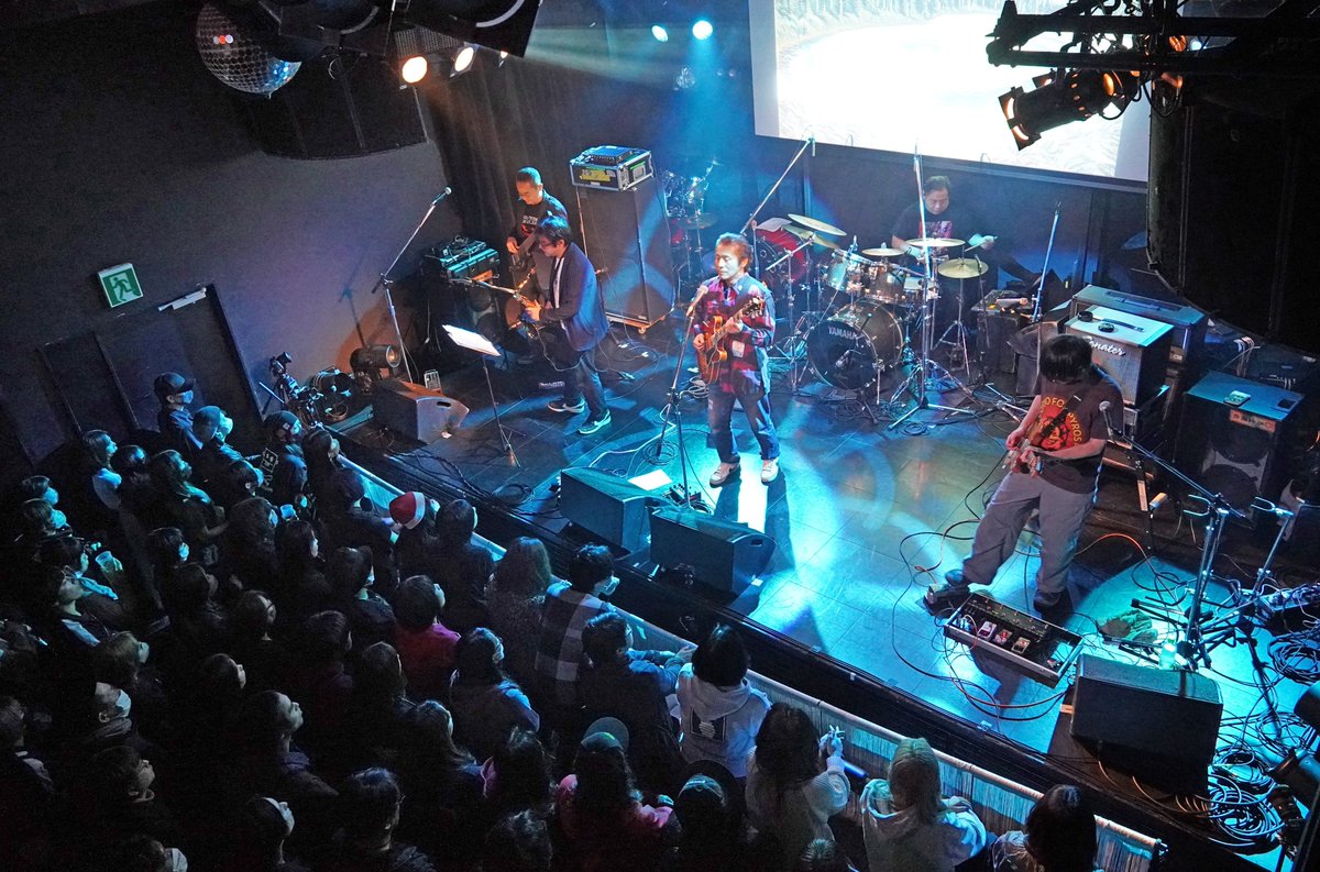 昨晩2025.12.30は高円寺HIGHにて、Deepersさんと（2019年12月ミソカ以来6年振り）沢山のお客様の前でHOT TOASTERSの演奏をお聴き下さり、有難うございました。
最後、ドラム席の素晴らしい眺めから記念写真にご協力下さり、誠に有難うございました！