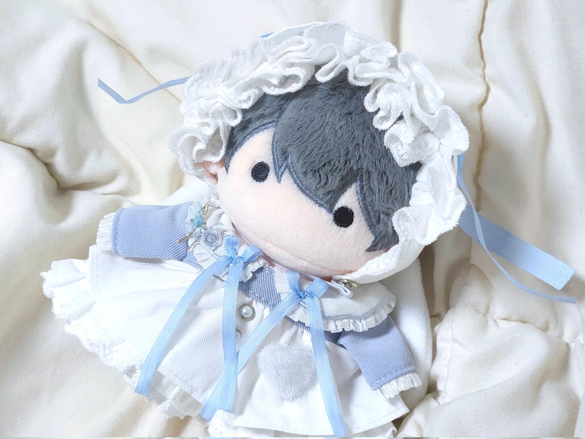 새 옷이 너무 공주풍이야🩵🤍