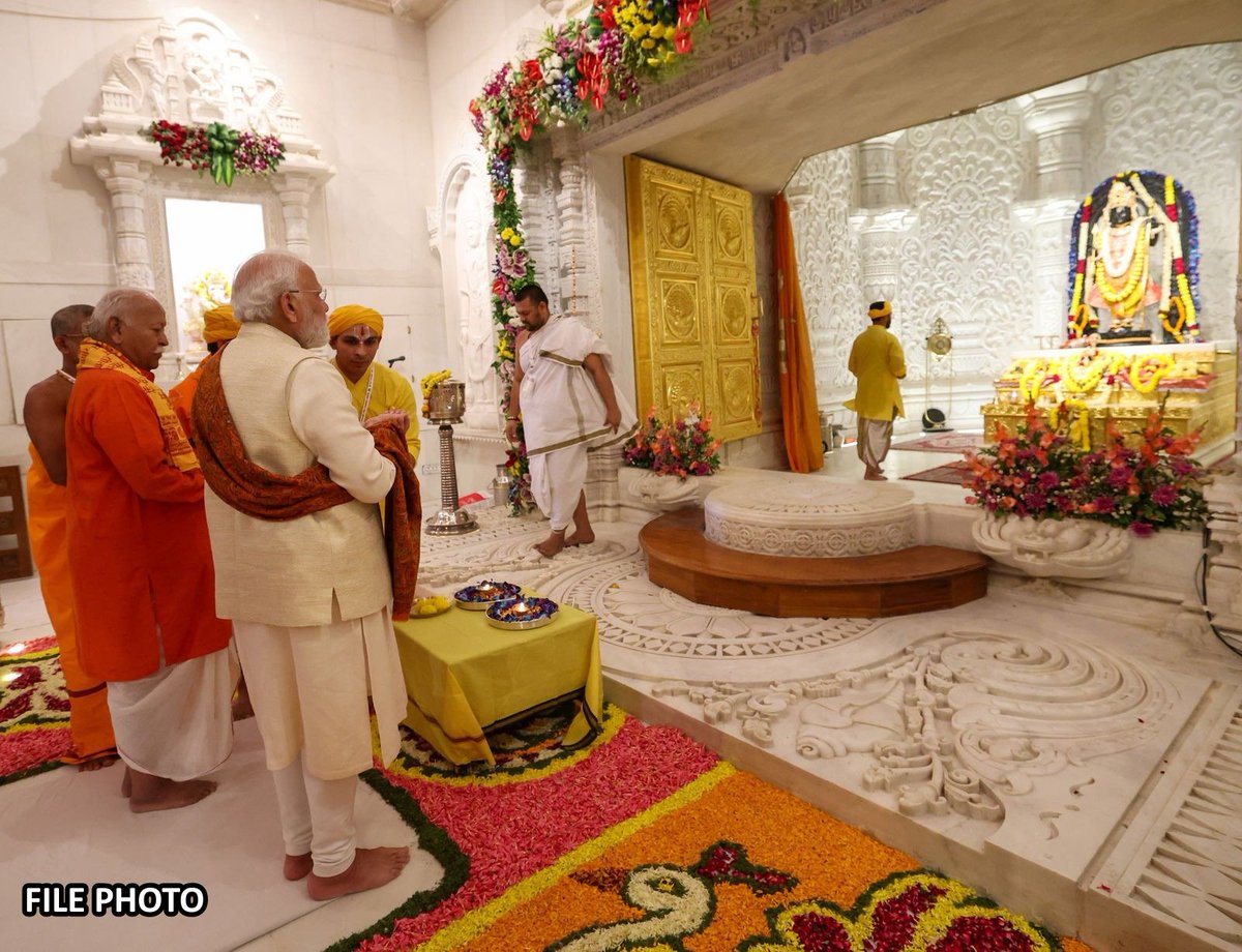 भगवान श्री राम की असीम कृपा और आशीर्वाद से असंख्य रामभक्तों का पांच सदियों का संकल्प साकार हुआ है। आज रामलला अपने भव्य धाम में पुन: विराजित हैं और इस वर्ष अयोध्या की धर्म ध्वजा, रामलला की प्रतिष्ठा द्वादशी की साक्षी बन रही है। ये मेरा सौभाग्य है कि पिछले महीने मुझे इस ध्वजा की