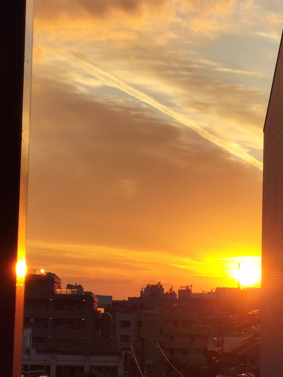 夕日が見えました🌇🌅 4:32落日しました