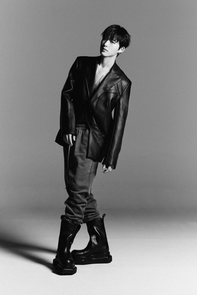 tang__kira's tweet image. B.I akan menjadi music director untuk film Boy,

Sutradara Lee Sangdeok mengatakan bahwa music director Kim Hanbin memiliki pemahaman yang baik tentang film ini, menambahkan pesona film ini dengan gaya musiknya yang unik. (Hanbin) adalah musisi yang ia ingin kembali bekerjasama…