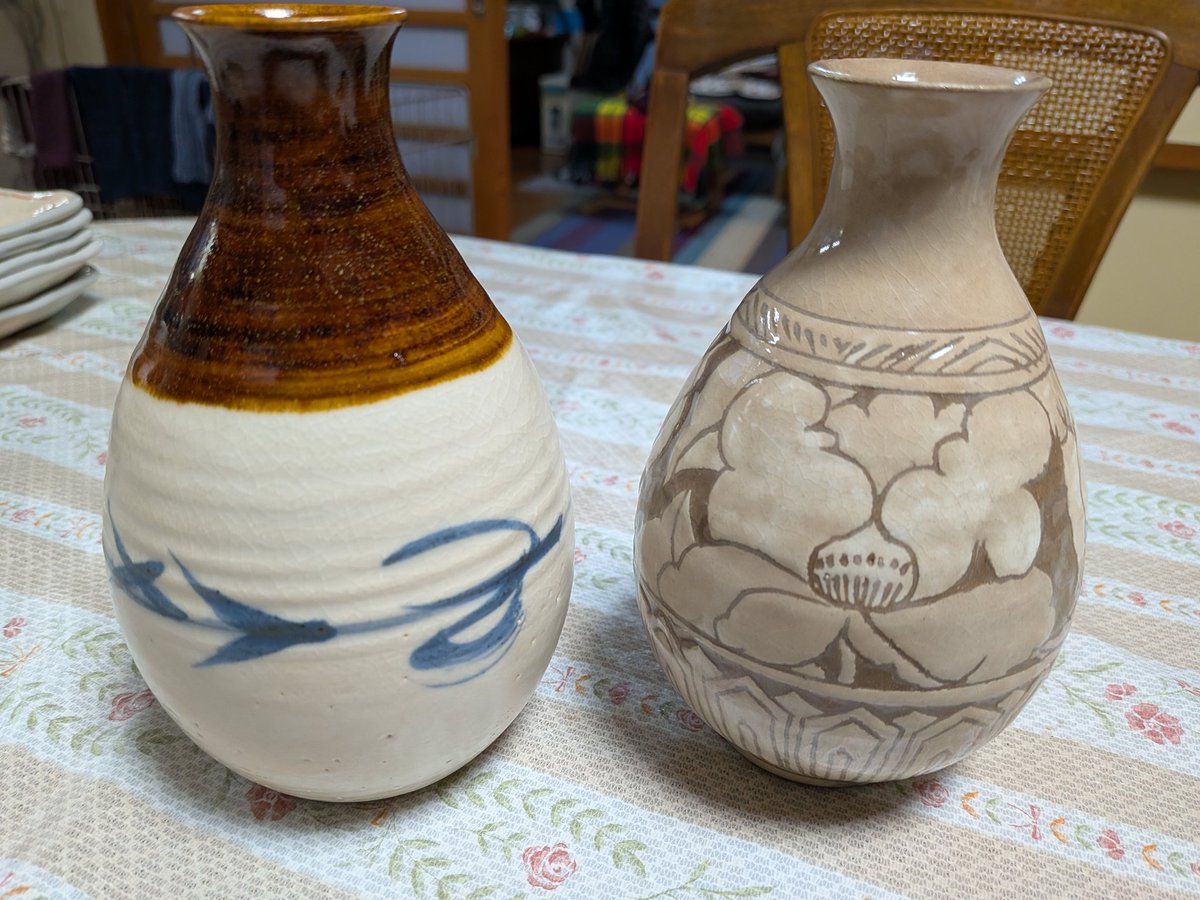 徳利は10代大樋長左衛門の飴釉竹華文と、井上浩一の掻落し牡丹文。深酒