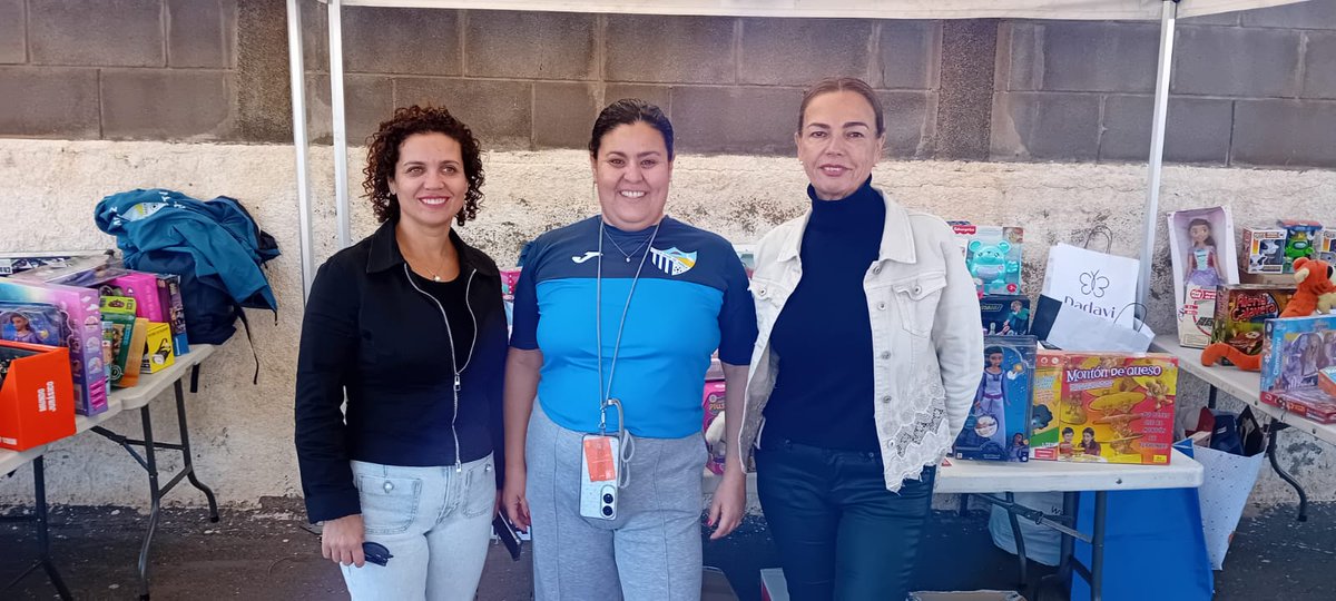 pptelde's tweet image. El Partido Popular de Telde participó en el acto de entrega de juguetes del @club_deportivojosdegarza ⚽

💙 La Secretaria General del PP de Telde @doriscalderin y @adelaalvarez.h concejal de Servicios Sociales entregaron juguetes en esta campaña solidaria para nuestr@s niñ@s