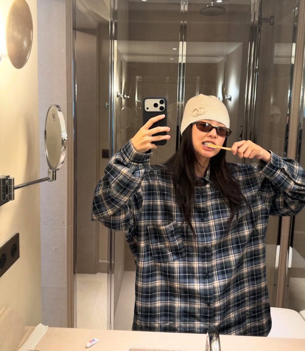 tjruby_'s tweet image. เจนนี่วัสดุแฟนสาวมาก ไวบ์ดี แต่งตัวทุกลุคแล้วแต่วันนั้นอยากแต่งแบบไหน สวยเซ็กซี่ น่ารัก สบายๆ เท่ๆกวนๆ มันโคตรจะเจนนี่ 🫶🏻