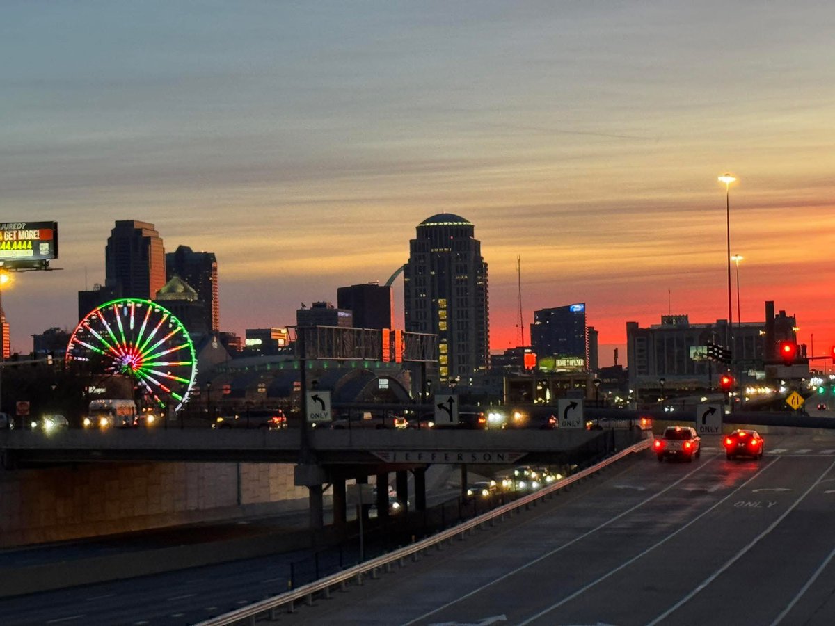 Last sunrise 🌅 of 2025 Wishing you a wonderful day and a safe and Happy New Year 🎉 St.Louis!