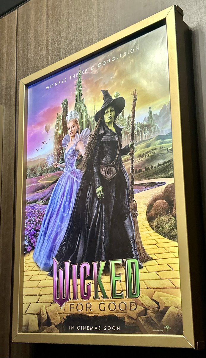 Great: <a href="/jonmchu/">Jon M. Chu</a>’s #WickedForGood in #RoyalTuschinskiTheatre #Amsterdam <a href="/Pathenederland/">Pathé Nederland</a> #daughterfatherdate <a href="/wickedmovie/">Wicked: For Good</a>:
