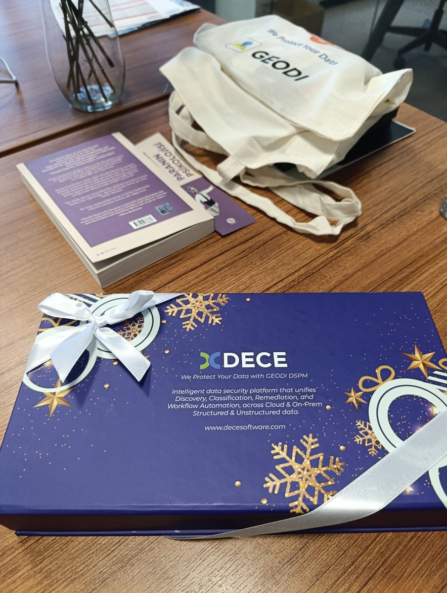 ozanilginoglu's tweet image. #yeniyıl çikolatamız tam da olması gereken yerinde, masamıza yerleşti ;)
İyi yıllar herkese... 🎉🎉🎉

#dece #deceyazılım #decwsoftware #GEOIDI @SoftwareDECE