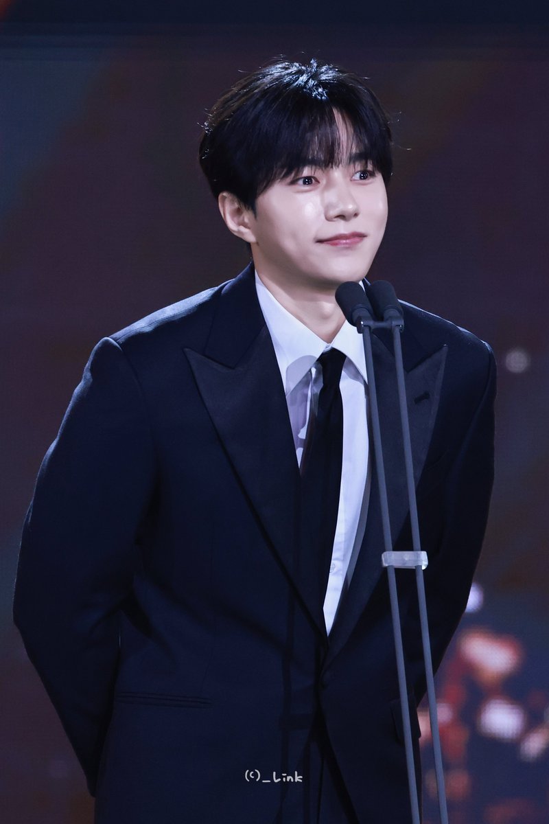 _LinKms's tweet image. 251231 KBS 연기대상

🥹

#인피니트 #INFINITE
#김명수 #KIMMYUNGSOO
