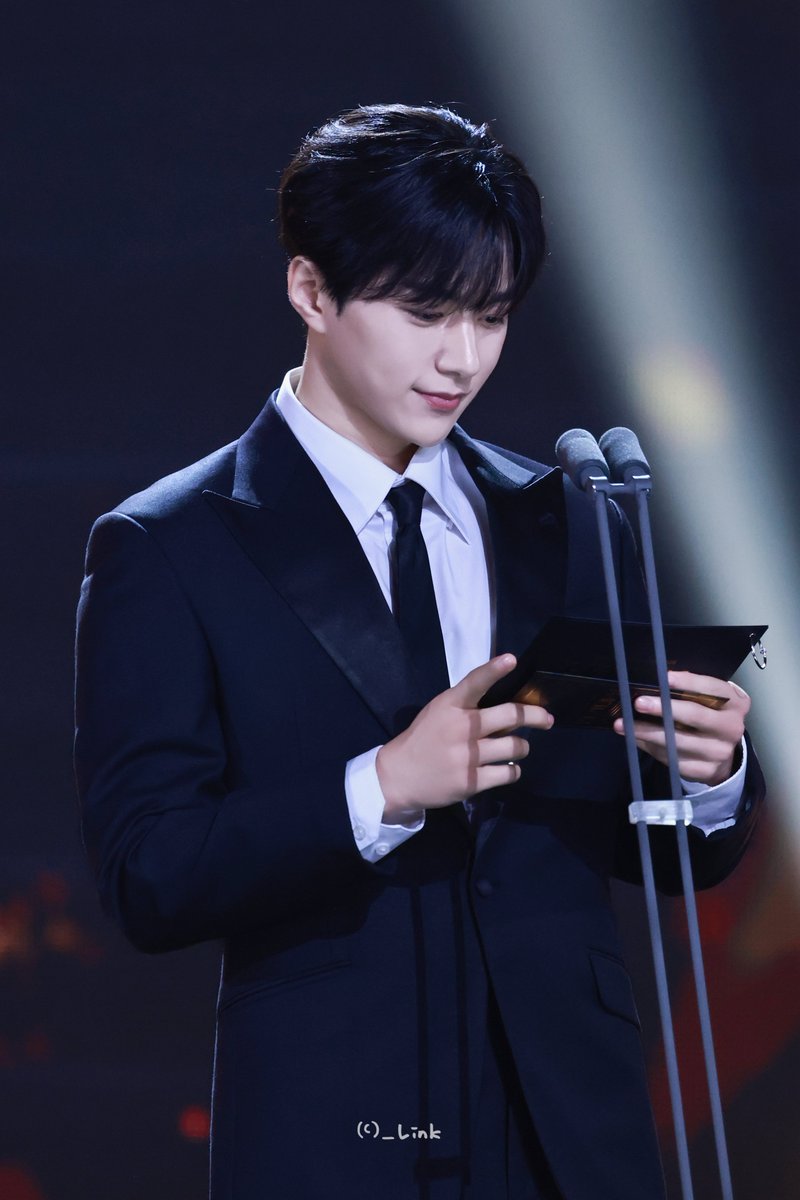 _LinKms's tweet image. 251231 KBS 연기대상

🥹

#인피니트 #INFINITE
#김명수 #KIMMYUNGSOO