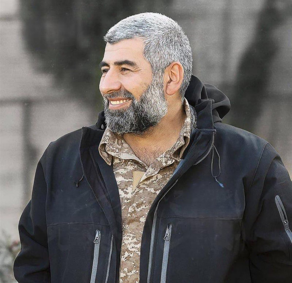 Bugün size İsmail Heniye, Ebu Ubeyde ve Yahya El Sinvar seviyesinde bir mücahitten bahsedeceğim.

İsmini muhtemelen hiç duymadınız.

Ebu Ubeyde ile beraber onun da şehadeti duyuruldu.

Biraz okuyunca nasıl bir isimle karşı karşıya olduğumuzu anlayacağız.

Sahabeler zamanından