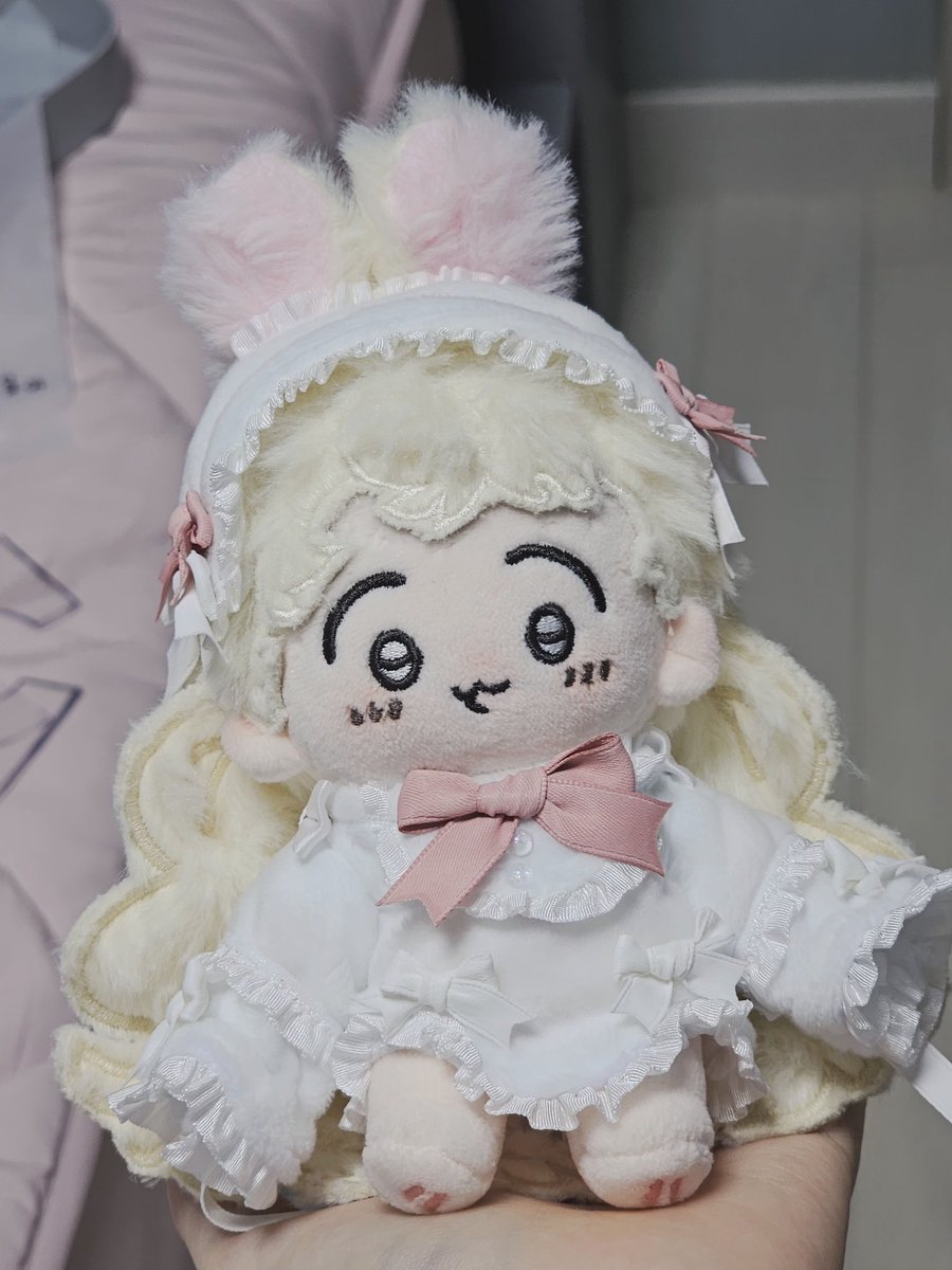 탕휴루옷장의 연말선물!
생크림옷장 10cm를 알티추첨한분께 드려요!

알티만 해주심 되구 
드레스, 헤드템만 갑니다.

500이상 찍힐 시 추첨합니다.