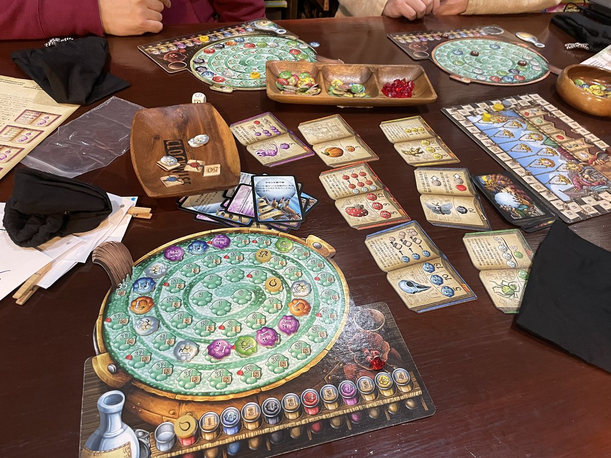 昨日のボドゲ。
ツカナ諸島の小径。ニューヨークズー。ハダラ。クアックサルバー。