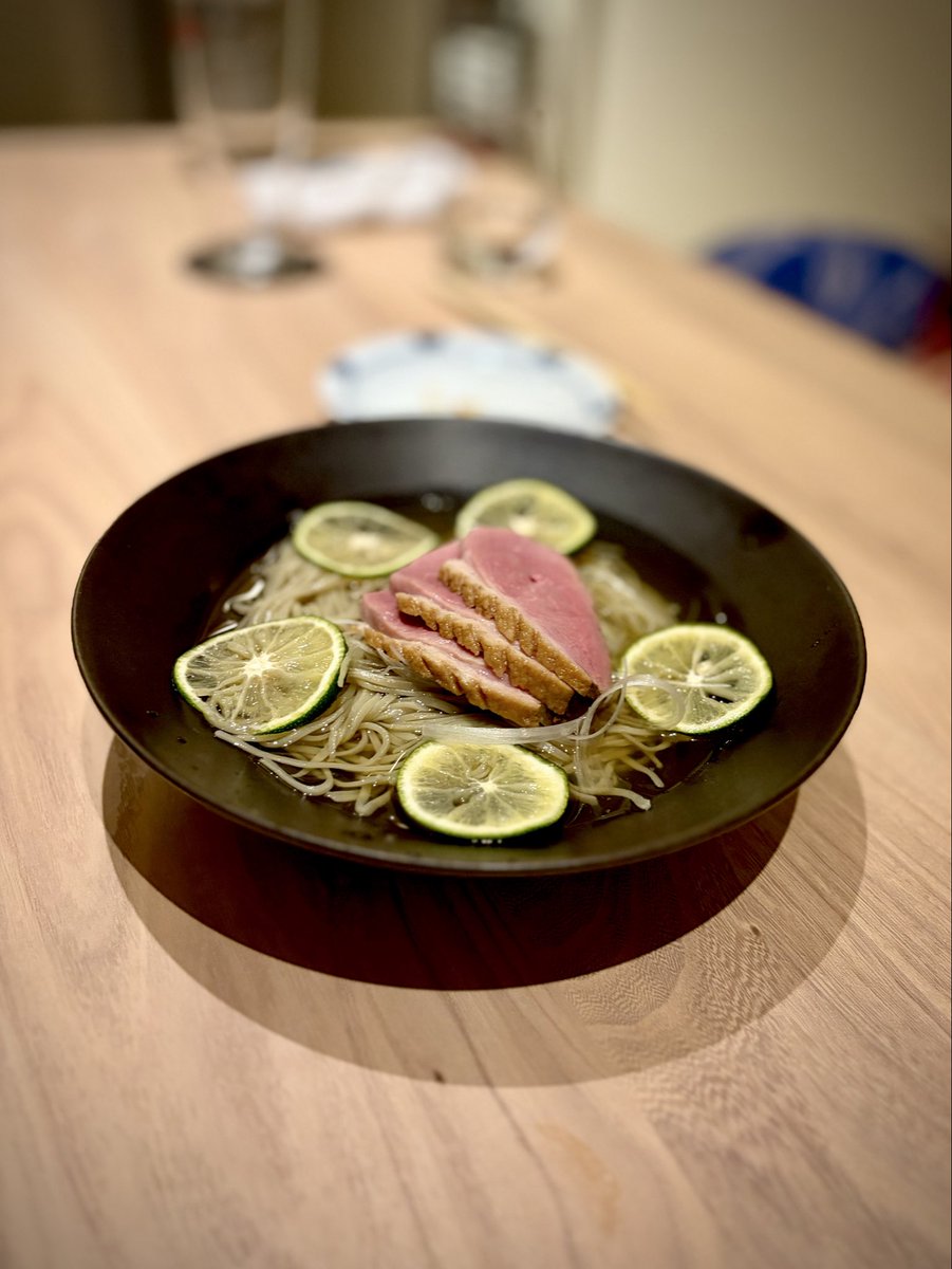 bigsoup1976's tweet photo. せっかく美味しいお蕎麦をいただいたのに酔ってて場所を全く覚えていませんでした
年越しなんてそんなもん
皆様良いお年をお迎えください〜 https://t.co/4YLUBbAaoi