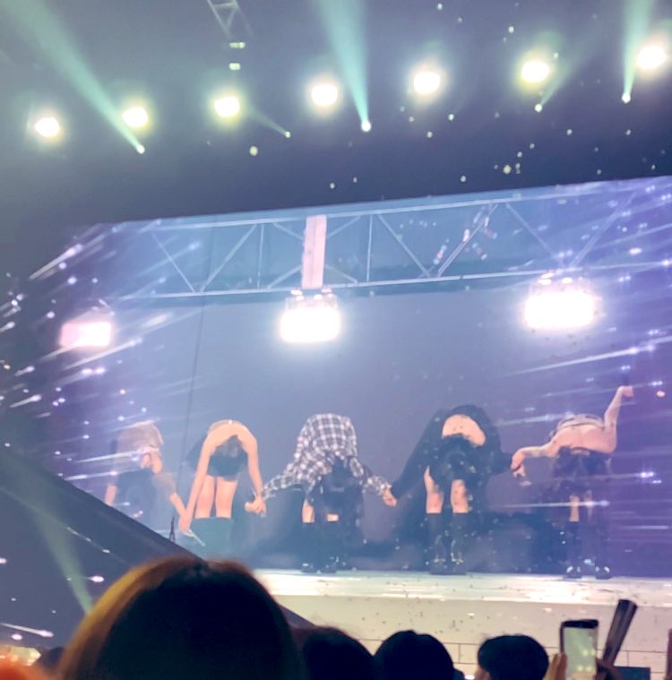 今年も大変お世話になりました‼️
来年もたくさん絡んでくれたら嬉しいです！🥹
またライブあったら合致しましょ〜！