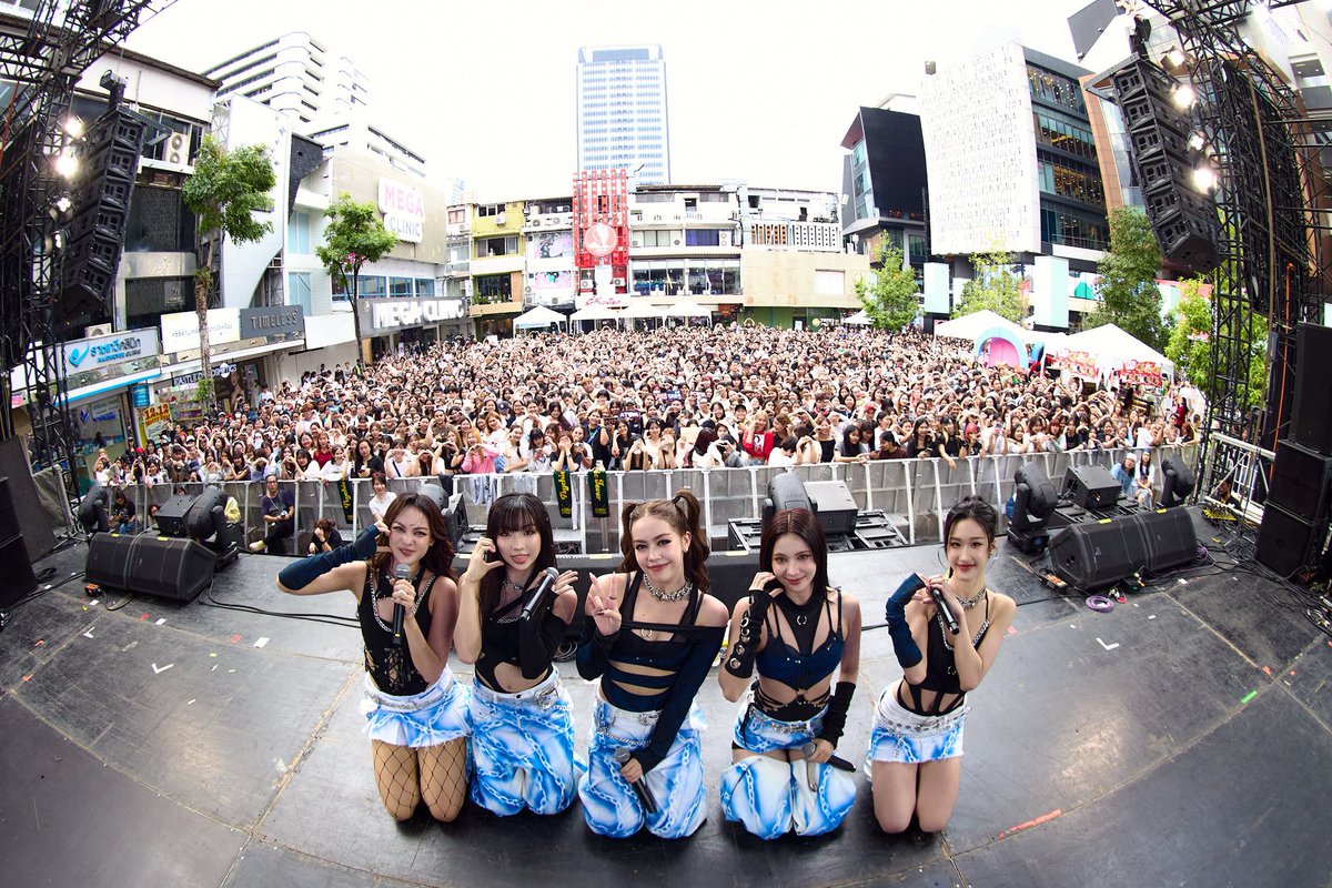 sonyaproud's tweet image. #VIIStoVIISBII 
เขียนถึงพวกหนูกันแล้ว ขอเขียนกลับบ้างเน้อะ

ปีนี้ผ่านเรื่องราวมาด้วยกันตั้งมากมายเลยเน้อะ ไม่ว่าจะเรื่องของวิส หรือเรื่องต่างๆที่ทุกคนรวมถึงหนูเจอตลอดปีที่ผ่านมานี้ มันยากมากเลยเน้อะ แต่ว่าเราก็ยังอยู่มาได้กันถึงวันนี้นี่หน่า ต่อให้ตื่นมาพรุ่งนี้ก็เป็นวันอีกวันนึง…