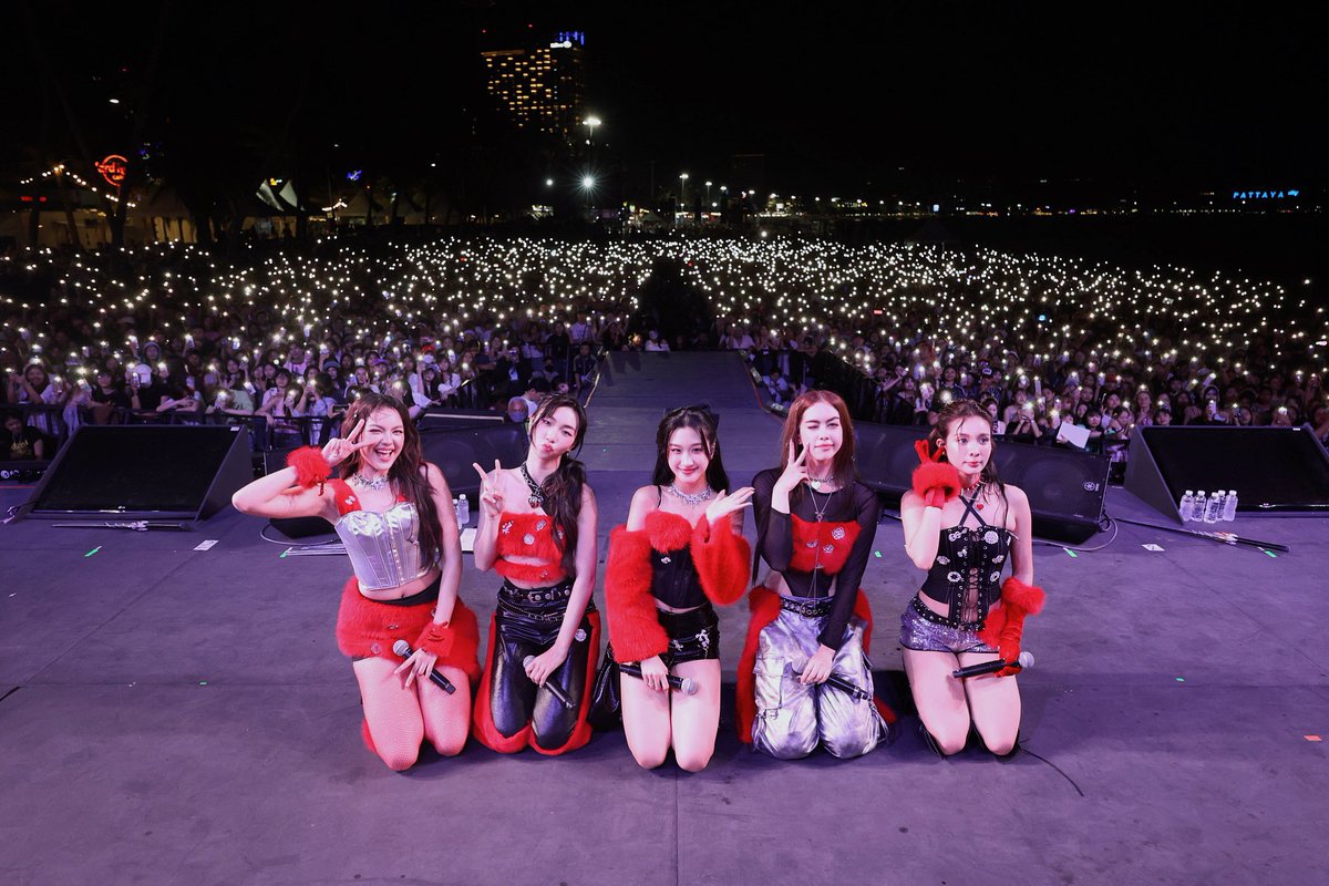 sonyaproud's tweet image. #VIIStoVIISBII 
เขียนถึงพวกหนูกันแล้ว ขอเขียนกลับบ้างเน้อะ

ปีนี้ผ่านเรื่องราวมาด้วยกันตั้งมากมายเลยเน้อะ ไม่ว่าจะเรื่องของวิส หรือเรื่องต่างๆที่ทุกคนรวมถึงหนูเจอตลอดปีที่ผ่านมานี้ มันยากมากเลยเน้อะ แต่ว่าเราก็ยังอยู่มาได้กันถึงวันนี้นี่หน่า ต่อให้ตื่นมาพรุ่งนี้ก็เป็นวันอีกวันนึง…