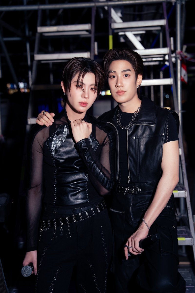 “เติ้ล” @TLE_mtm และ “เฟิร์สวัน” @firstone_wnk พร้อมเจอกับทุกคนแล้วในงาน ICONSIAM Amazing Thailan...