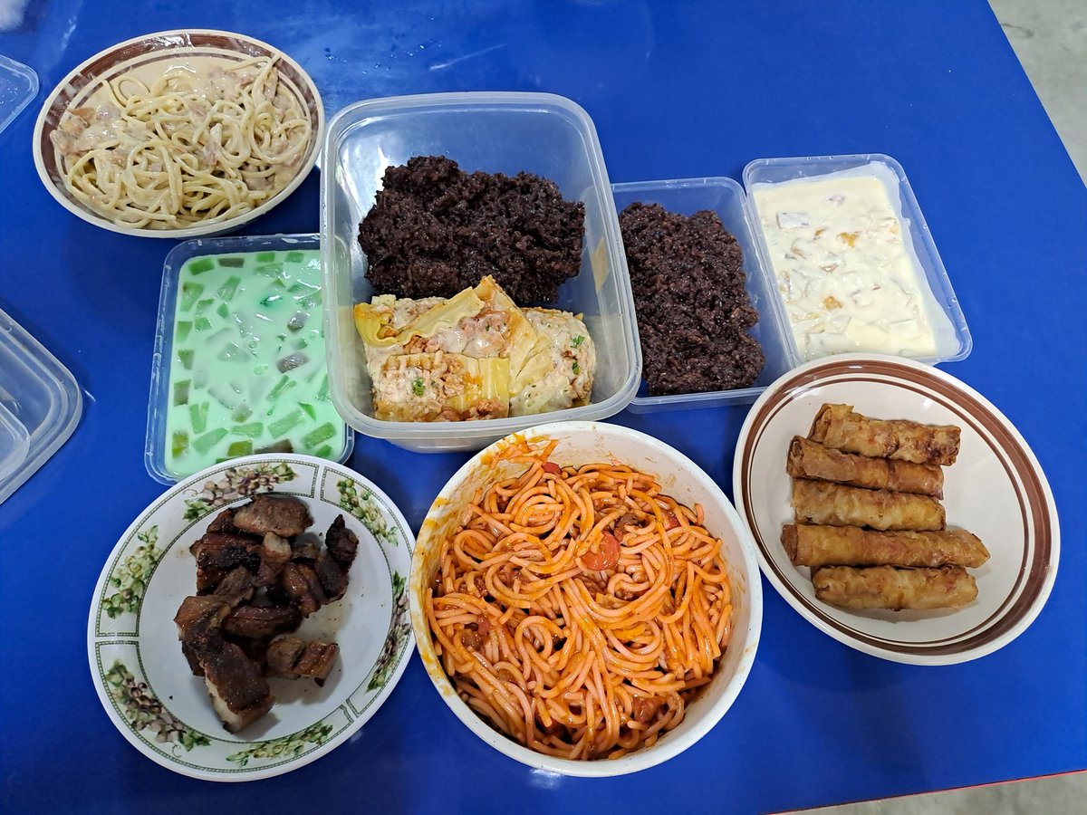 xandz34's tweet image. Merry Christmas at work 😋🎄☺️
#merrychristmas #happyholidays #holidaywork #workmates #colleagues  
📷  dec 25 2025