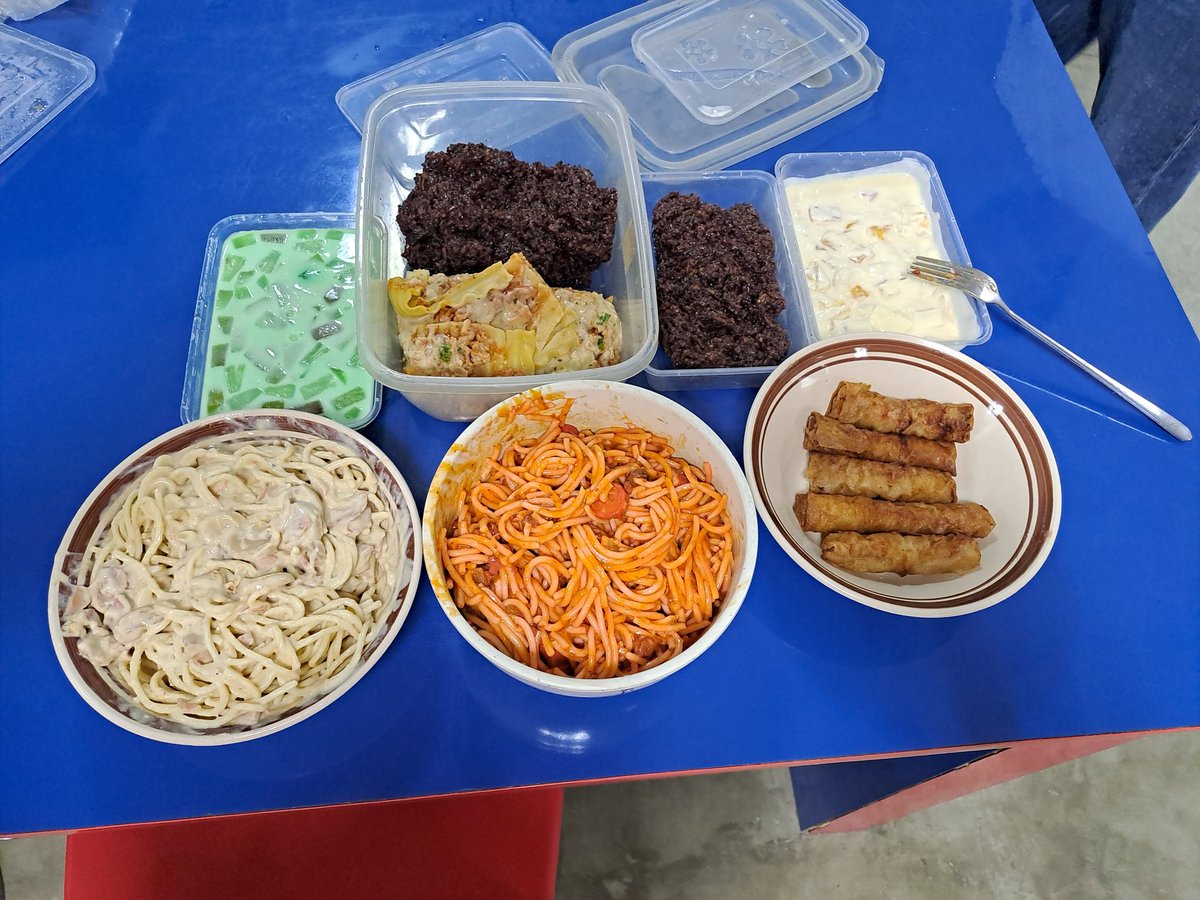 xandz34's tweet image. Merry Christmas at work 😋🎄☺️
#merrychristmas #happyholidays #holidaywork #workmates #colleagues  
📷  dec 25 2025