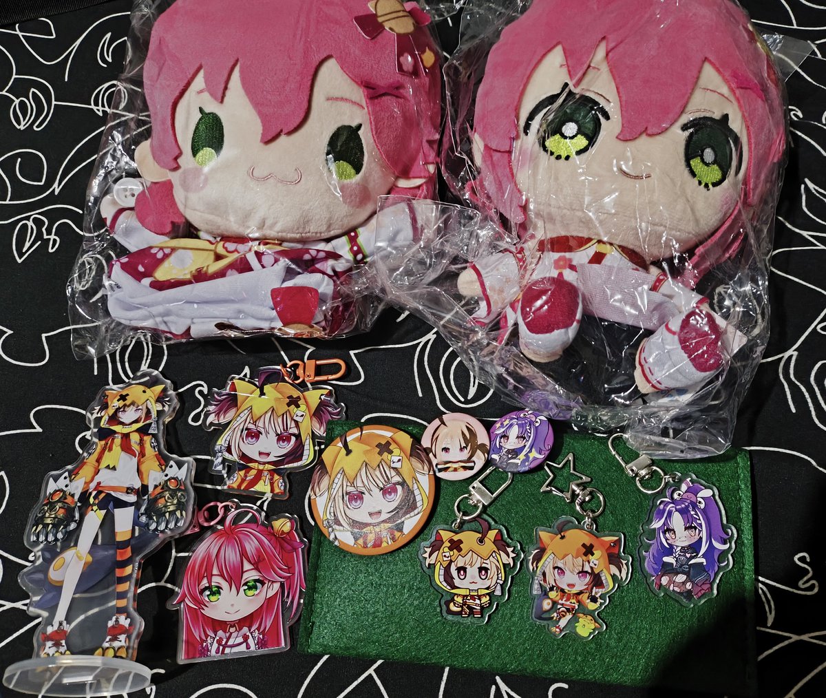 killine01's tweet image. My mini haul from #cosplaymatsuri
Take a guess who is my Oshi