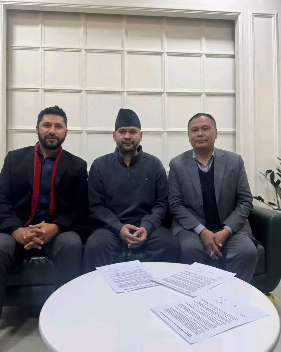 - अझ रास्वपा दलका उपाध्यक्ष तथा निवर्तमान सांसद ( <a href="/SwarnimWagle/">Swarnim Waglé</a>, @dp aryal) द्वारा प्रधानमन्त्रीसँग भेटघाट गरी विचाराधीन मुद्दा सम्बन्धी प्रसङ्गमा सम्भावित प्रभाव पार्ने व्यवहार संवैधानिक नैतिकता विपरीत आचरण तथा संस्थागत हस्तक्षेपको जोखिमको स्पष्ट संकेत हो।