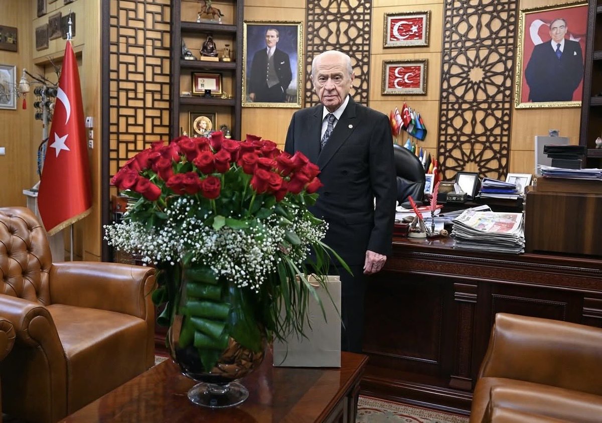 Sayın Cumhurbaşkanımız Recep Tayyip Erdoğan, Milliyetçi Hareket Partisi Genel Başkanımız Sayın Devlet Bahçeli'nin yeni yılını ve yeni yaşını tebrik ederek sağlık, sıhhat ve afiyetler dilemişlerdir.