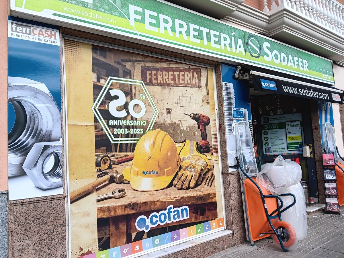 Sodafer_ferret's tweet image. El último dia del año,estrenamos cartel para nuestra fachada.
Un rotulo que nos trasporta a la típica ferreteria/taller de mediados del siglo pasado..(es que ya,vamos cumpliendo años...😅)
Feliz año 2026!!
#sodafer
#ferreteria
#sanjosedelarinconada
#sevilla